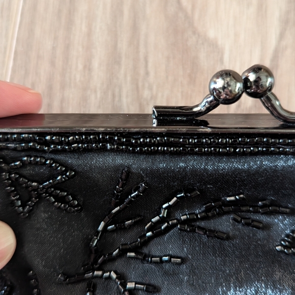 Beaded floral black handbag - Picture 9 of 13